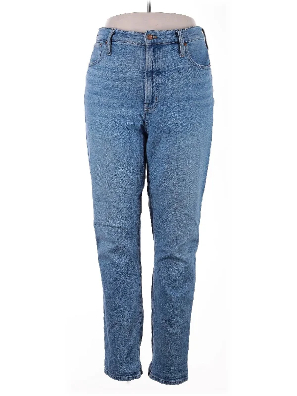 High-Rise Straight-leg Jeans in Medium Wash